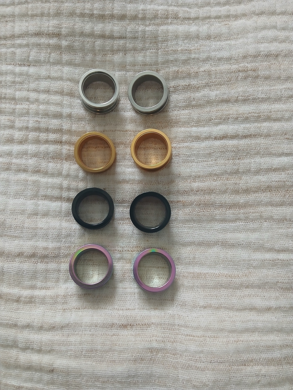 (2/20$)Assorted Ear Tunnels / Ear Stretch